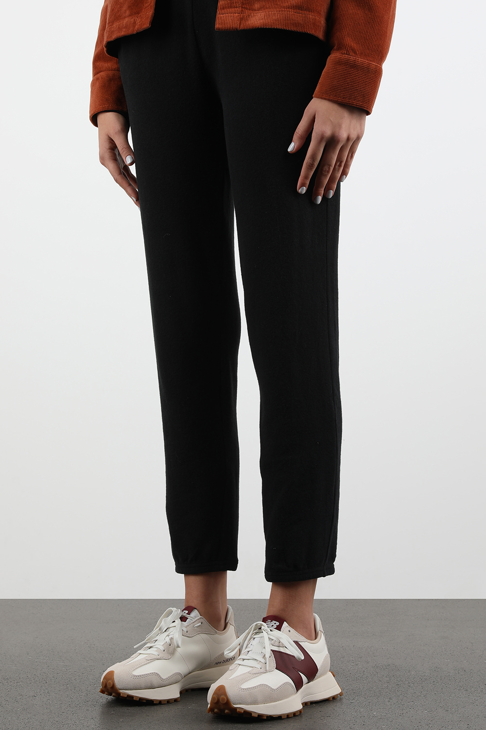 תמונת כל הלוק של 327 Sneakers in Burgundy and Grey